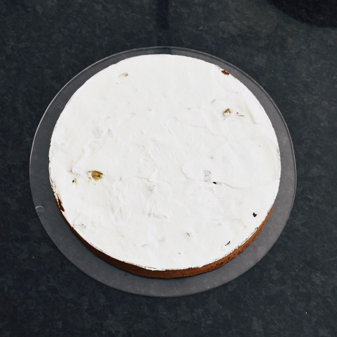 tarte à la rhubarbe avec meringue étalée